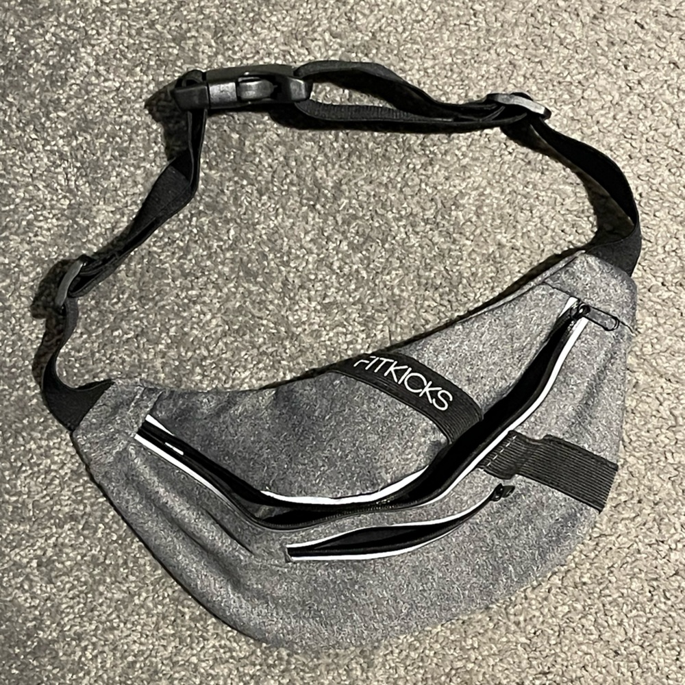 FITKICKS BELT BAG. NWOT Black & Gray